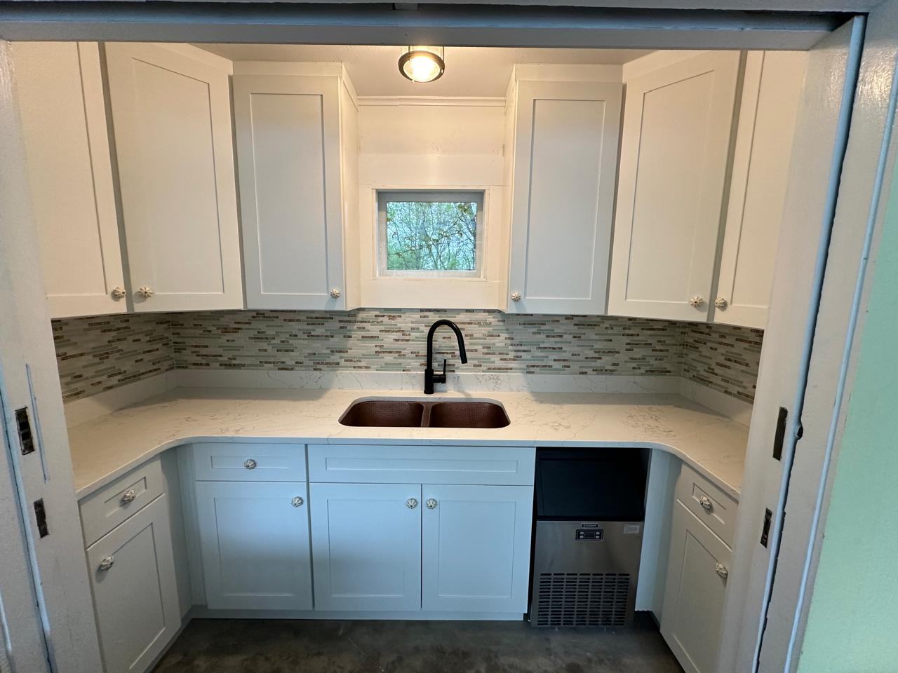 Kitchenette - Image 5